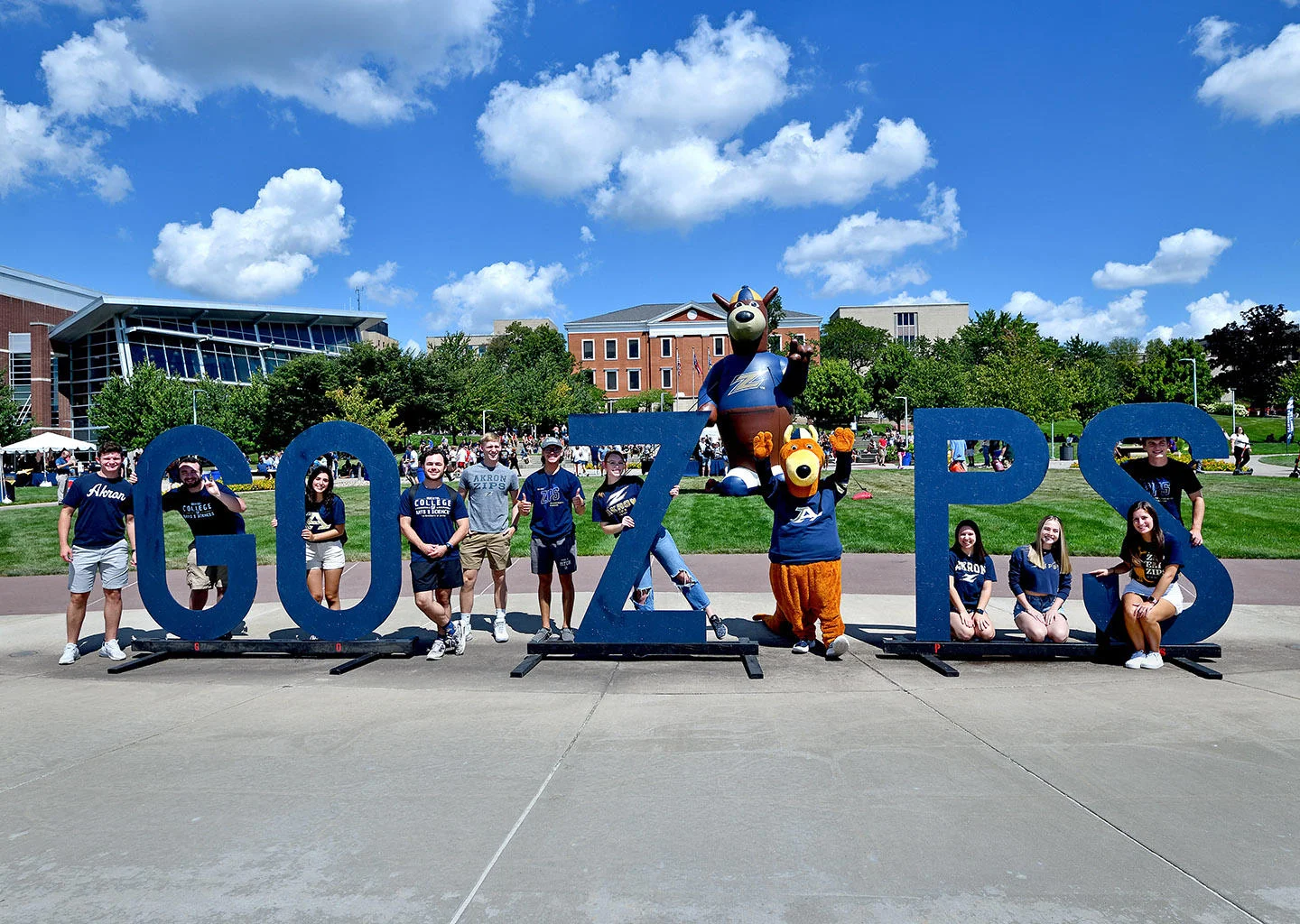 Linh-vat-bieu-tuong-cua-truong