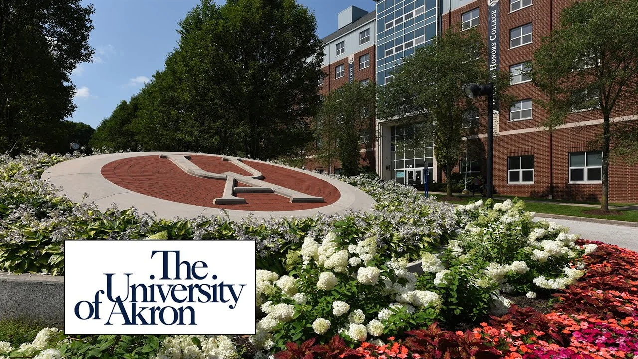 Khuon-vien-truong-UA