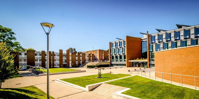 Đại học Sussex – Trường hàng đầu tại Vương quốc Anh với các ngành học đẳng cấp quốc tế