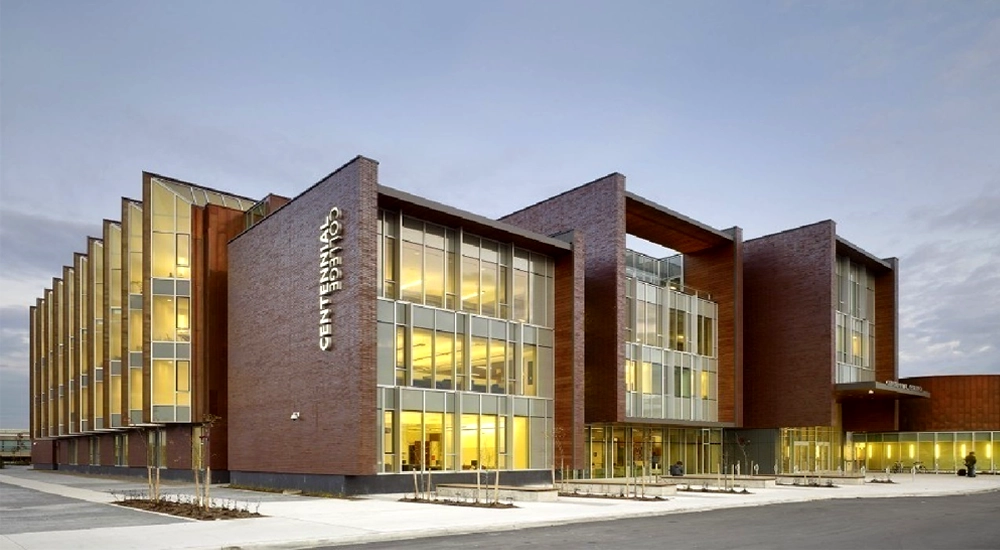 Cơ Hội Vàng Trở Thành Kỹ Thuật Viên Dược Tại Canada Cùng Centennial College